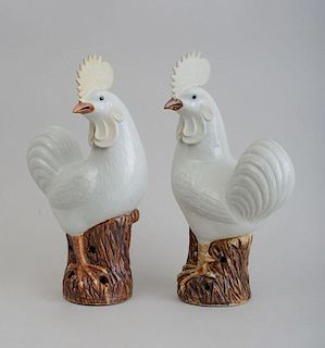 PAIR OF CHINESE EXPORT PORCELAIN FIGURES OF COCKS