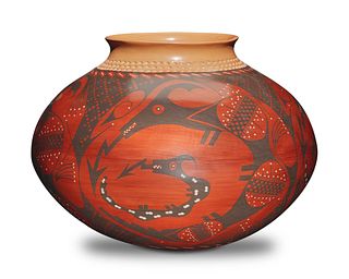 A large Mata Ortiz pottery olla, by Lucy Mora
