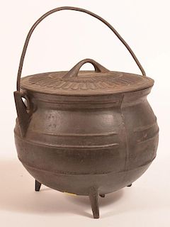 Cast Iron Covered Gypsy Kettle.