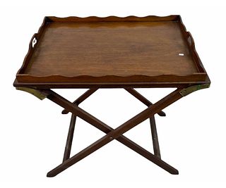 SERVING TABLE WITH REMOVABLE TRAY TOP