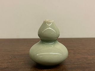 Qing Celadon Porcelain Calabash Snuff Bottle