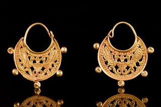 BYZANTINE GOLD MATCHED PAIR OF EARRINGS WITH BIRDS