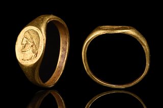 ROMAN GOLD RING WITH PORTRAIT