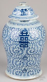 Chinese blue and white porcelain jar