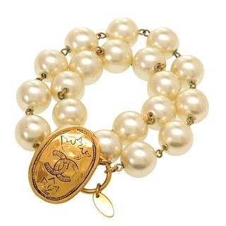 Chanel Vintage Crown Coco Mark Double Bracelet Fake Pearl Accessories