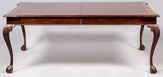 HENREDON CHIPPENDALE STYLE MAHOGANY DINING TABLE
