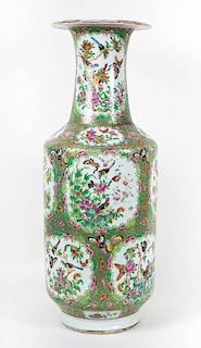Chinese Export Rose Medallion porcelain vase
