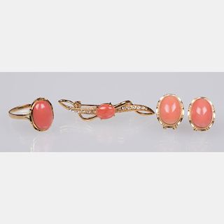 An 18kt. Yellow Gold and Coral Ring,