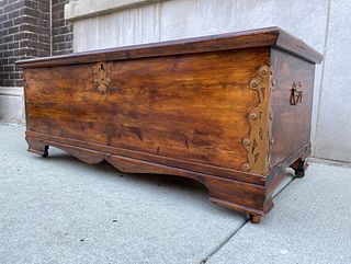 Traditional Early 20th C Cedar Hope Chest 