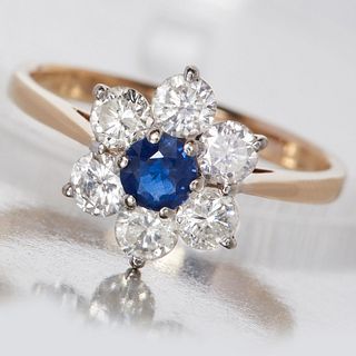 NO RESERVE, SAPPHIRE AND DIAMOND CLUSTER RING