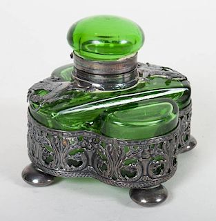 Victorian emerald glass inkwell/standish