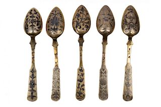 A GROUP OF FIVE GILT SILVER AND NIELLO TEA SPOONS, VARIOUS MAKERS, MOSCOW, MID 19TH CENTURY