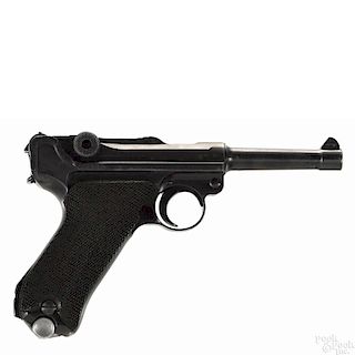 P-08 German Luger semi-automatic pistol, 9 mm, with a blued finish and checkered walnut grips