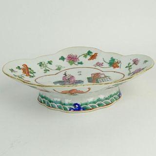 Chinese Export Porcelain Footed Serving Dish.