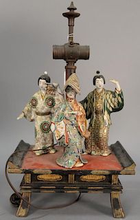 Japanese table lamp with three Satsuma figures
