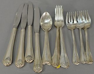 Reed & Barton sterling silver partial flatware set (4 teaspoons, 4 knives, 4 dinner forks, and 4 fish forks), 17.87 t oz plus knives.