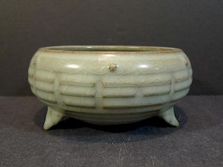 IMPORTANT CHINESE GUAN TYPE PORCELAIN CENSER