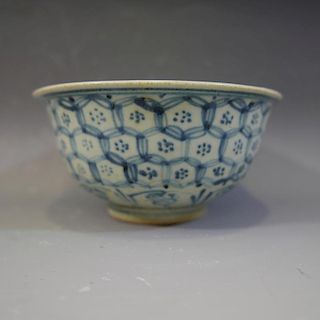 ANTIQUE CHINESE BLUE WHITE PORCELAIN BOWL - MING DYNASTY