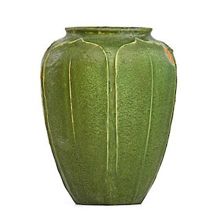 GRUEBY Small vase with leaves