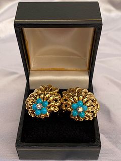 MAGNIFICENT PAIR OF 18K GOLD TURQUOISE DIAMOND EARRINGS .