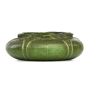 GRUEBY Squat vessel with leaves