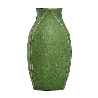 GRUEBY Vase with leaves