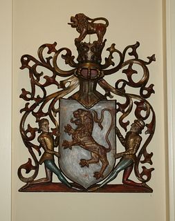 MAGNIFICENT 18C ENGLISH GUILT & PAINT DECORATED WOODEN ARMORIAL HANGING PANEL