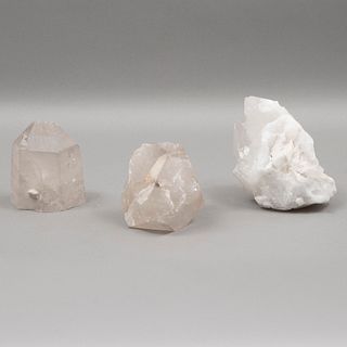 PUNTAS DE CUARZO. SXX. Elaboradas en cuarzo blanco (cristal de roca). Detalles de conservación. 17 cm altura (mayor). Piezas: 3.