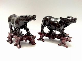 A PAIR OF CHINESE ANTIQUE OX CARVING