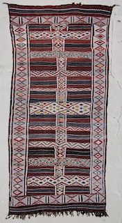 Vintage Moroccan Kilim: 4'9" x 9'6" (145 x 290 cm)
