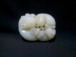 OLD Chinese White Jade Three Cats with butterfly. 5.5cm x 4 cm x 2.4cm