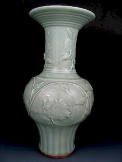 Big Chinese Longquan Celadon Porcelain Vase.