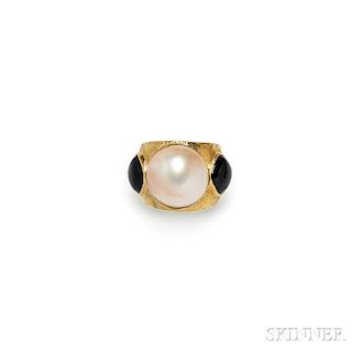 18kt Gold, Mabe Pearl, and Onyx Ring