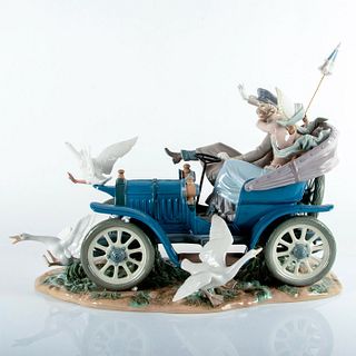 Car In Trouble 1001375 Ltd - Lladro Porcelain Figurine