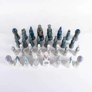 Chess Set (32 Pieces) 1004833.3 - Lladro Porcelain Figurine