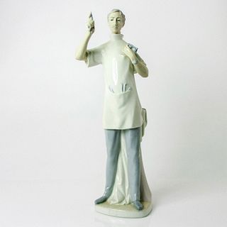 Dentist (Reduced) 1004762.3 - Lladro Porcelain Figurine