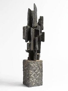 Alicia Penalba (Argentina, 1913-1982) Form, bronze on stone base, 23.5 in.