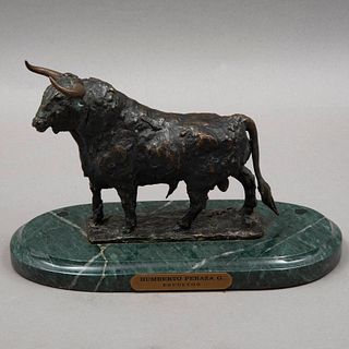 HUMBERTO PERAZA Y OJEDA (MÉXICO, 1925 - 2016) Toro Elaborado en bronce con base de mármol verde Numerado 354 Con placa refer...