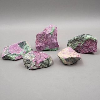 LOTE DE GEODAS SIGLO XX Minerales rojo, verde y plateado Peso: 1125 g (mayor) De 9 a 15 cm  Detalles de conservación Pie...