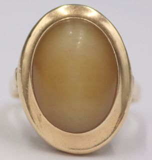 JEWELRY. Cat's Eye Chrysoberyl and 14kt Gold Ring.