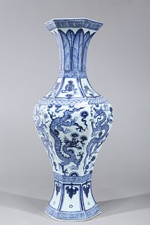 Large Chinese Blue & White Ming Style Porcelain Vase