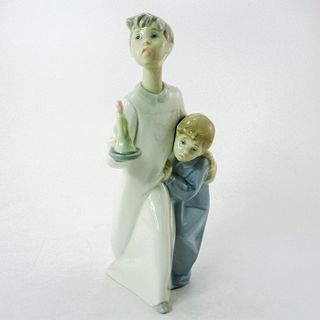 Boy & Girl 1004874 - Lladro Porcelain Figurine