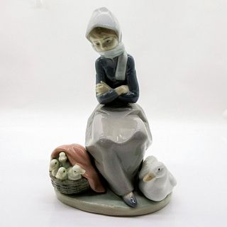 Girl with Ducks 1001267 - Lladro Porcelain Figurine