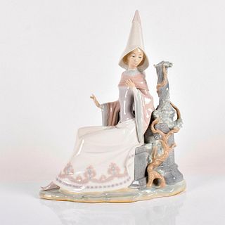 Medieval Lady 1004928 - Lladro Porcelain Figurine