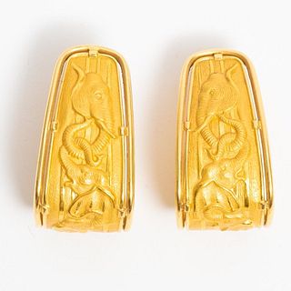 Carrera y Carrera earrings Signed Elephant motiff 18k