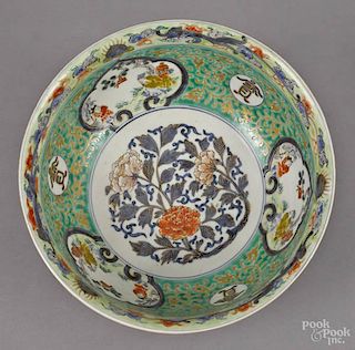 Chinese Qing dynasty green ground porcelain bowl