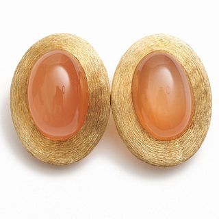 Henry Dunay Signed 18kt Gold and Peach Moonstone Earclips