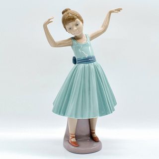 Ballet First Step 1005094 - Lladro Porcelain Figurine