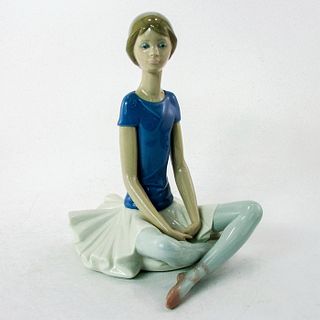 Beth 1001358 - Lladro Porcelain Figurine