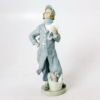 Delivery Boy 1004906 - Lladro Porcelain Figurine